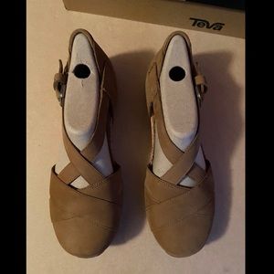 Teva Mahonia mary janes womens 8 brand new